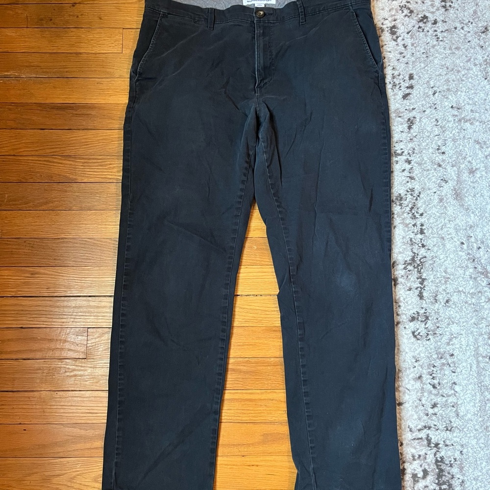 Amazon Essentials Men's Dark Gray Chinos